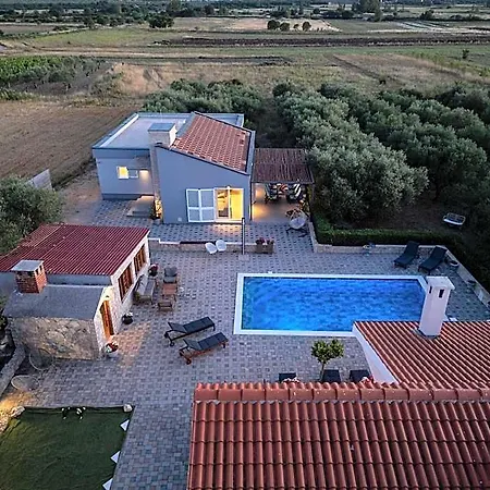 In Polaca With Pool Near National Parks